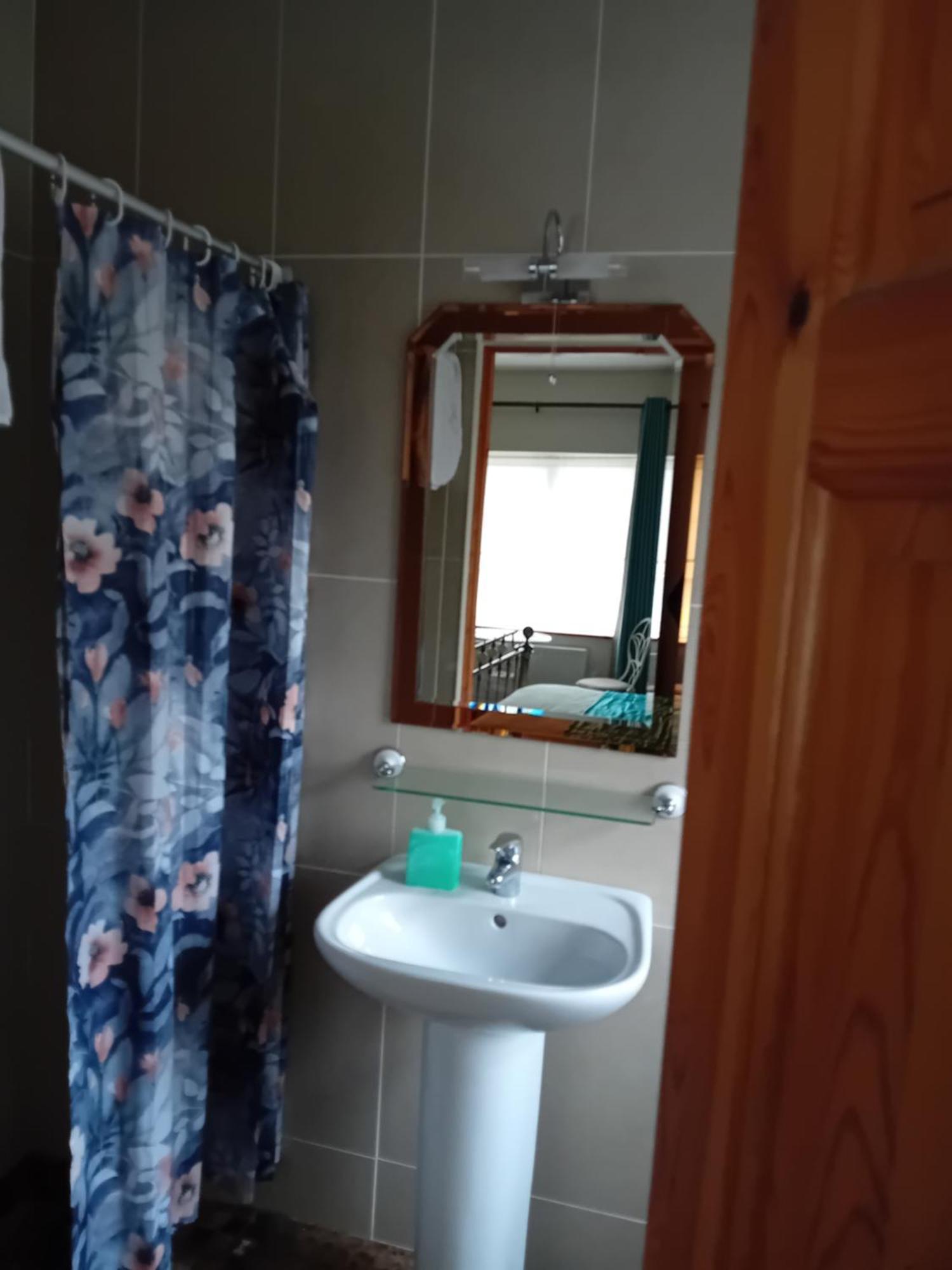 Golden Rose House Bed and Breakfast Knock  Buitenkant foto