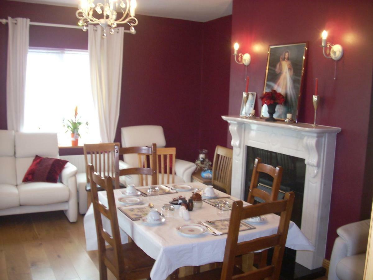 Golden Rose House Bed and Breakfast Knock  Buitenkant foto
