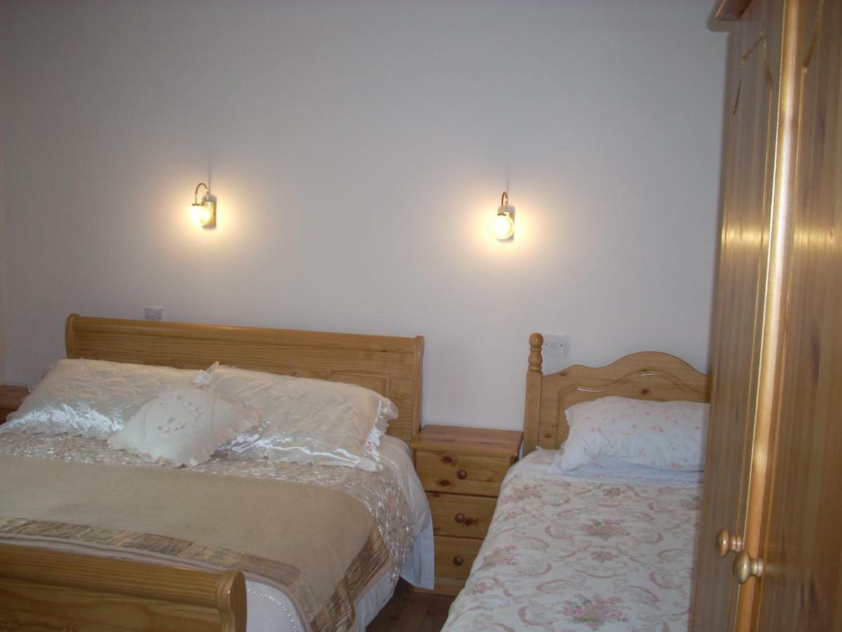 Golden Rose House Bed and Breakfast Knock  Buitenkant foto